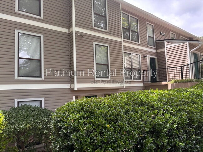 Building Photo - 402 Wynnes Ridge Cir SE