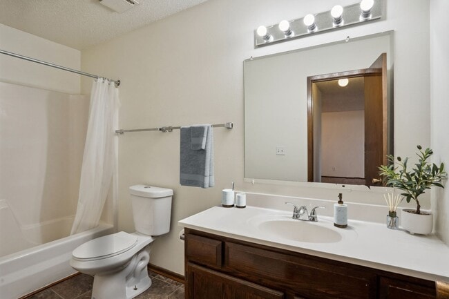 One Bedroom A - 1 Bed / 1 Bath - 700 Sq.Ft.
