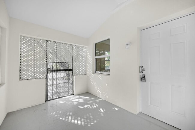 Photo - 299 NW 43rd St