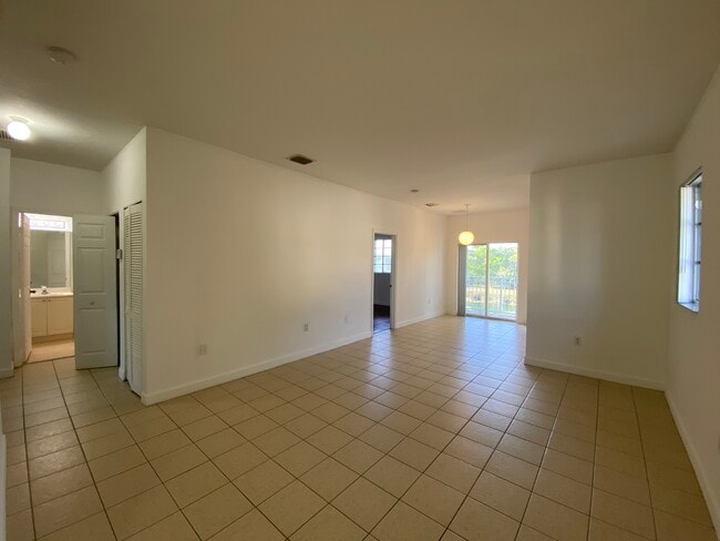 Photo - 2641 NE 4th St Unit 204