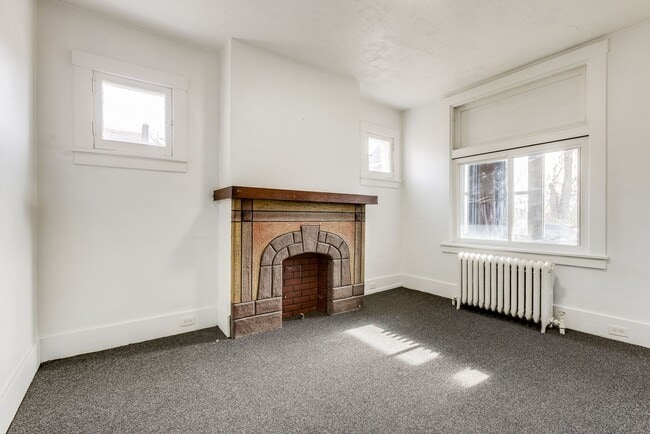 Photo - 2027 Eccles St