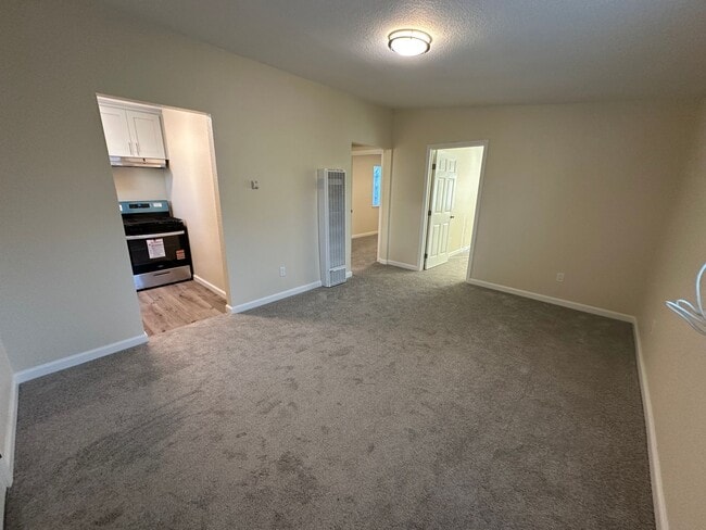 Photo - Beautiful Remodeled 2 bed, 1 Bath Back Lot Unit