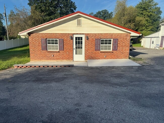 Building Photo - 445 N Biesecker Rd Unit 445