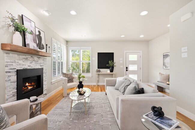Photo - 2115 S Sherman St