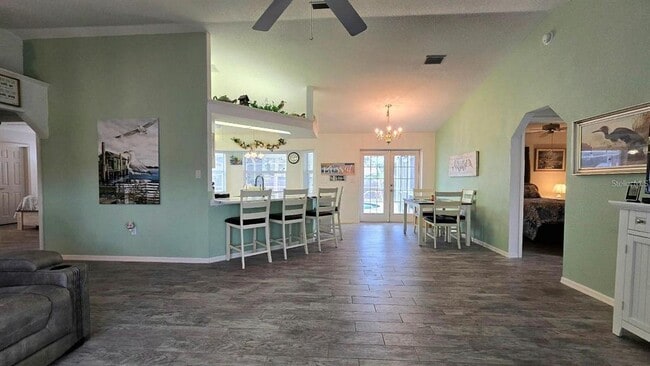 Photo - 1370 Kenmore St