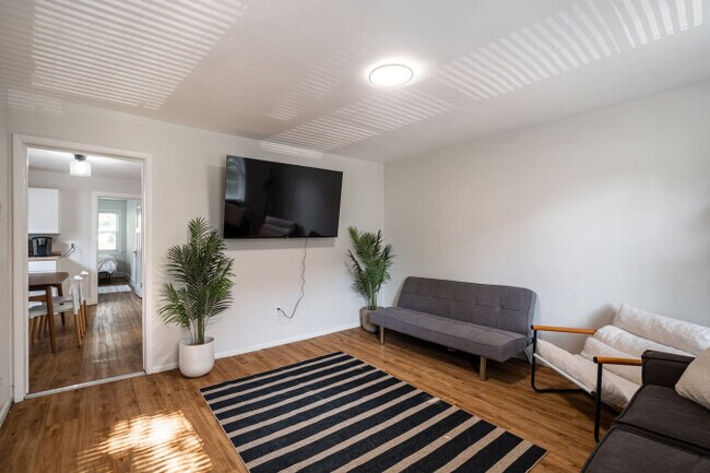 Photo - 1529 N Jefferson St