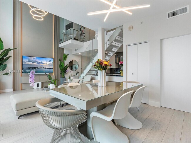 Photo - 60 SW 13th St Unidad 4406