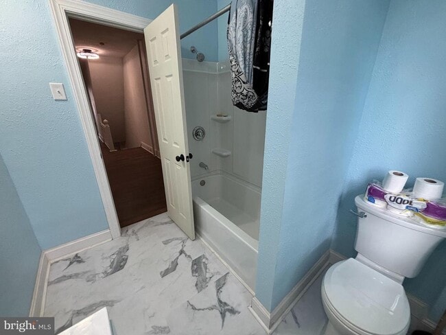 Photo - 130 E 4th St