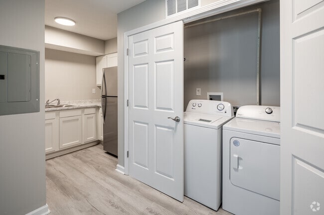 2BR, 1BA - 974SF - In-Unit Laundry