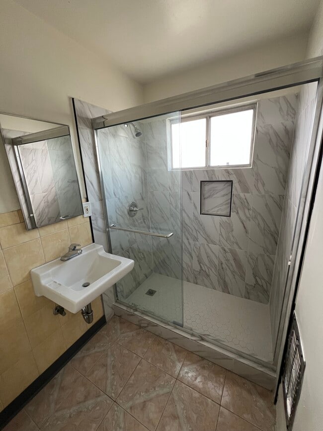 Photo - 335 W 88th St