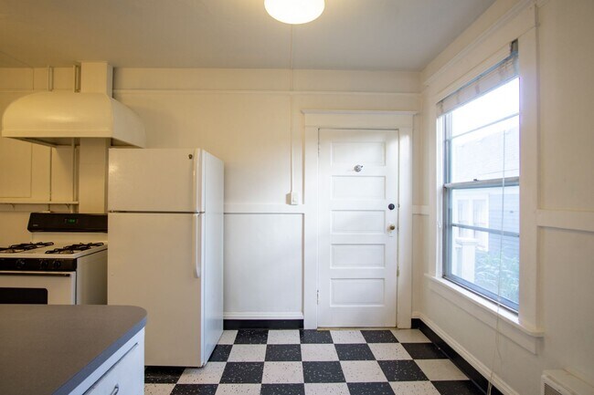 Photo - Sweet One Bedroom in Historic Building Loc... Unit 08