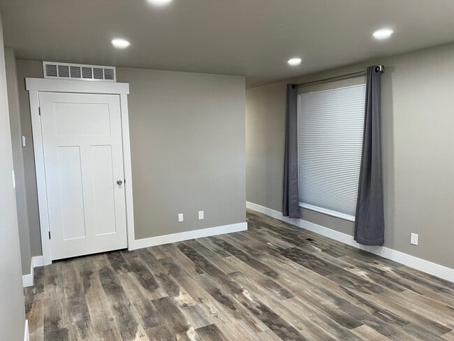 Photo - 170 W 975 N