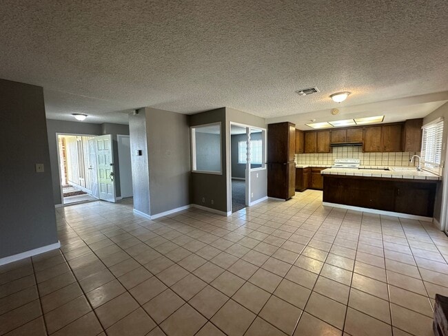 Photo - 1175 E Edison St