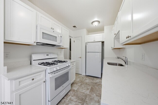 Photo - 11 Deer Hill Ct