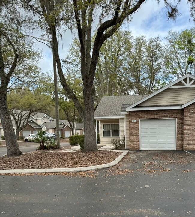 Building Photo - 4700 SW Archer Rd Unit A1 Rental