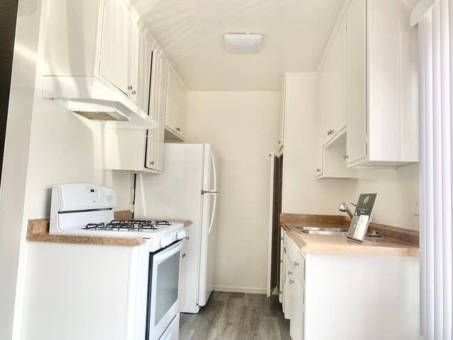 Building Photo - 1822 Colby Ave Unit 8 Rental