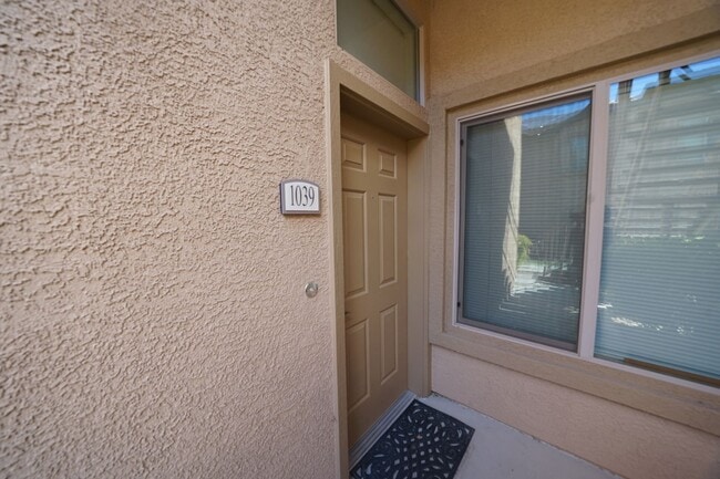 Photo - SHOWINGS AVAILABLE NOW Unit 1039