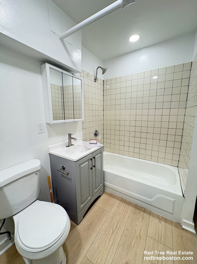 Photo - 19 Peterborough St Unit A