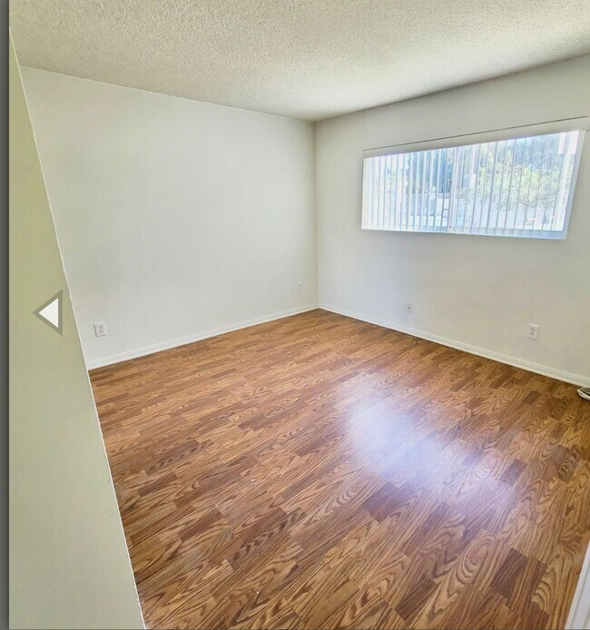 Photo - 1755 Granville Ave