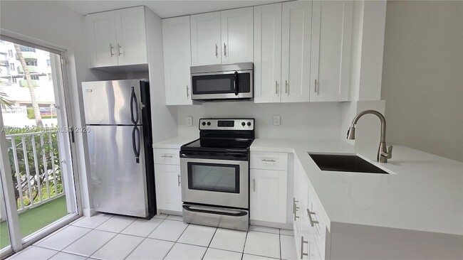 Building Photo - 2575 SW 27th Ave Unit 105