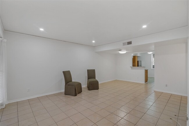 Photo - 2727 Briarhurst Dr Unit 2