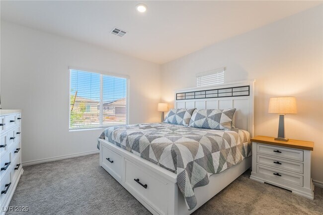 Photo - 292 Whitney Crst St