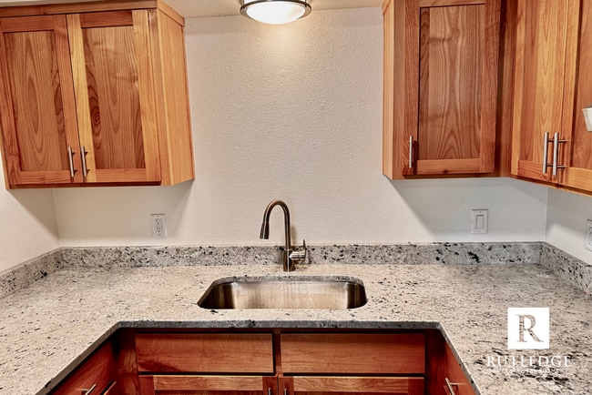 Photo - 855 E 9th St Unit 2