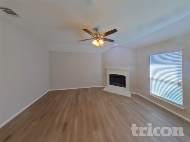 Photo - 3105 Oakcrest Dr