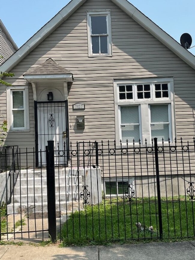 Photo - 7927 S Burnham Ave Casa