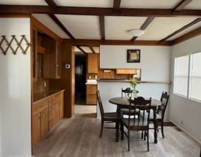 Photo - 206 River St