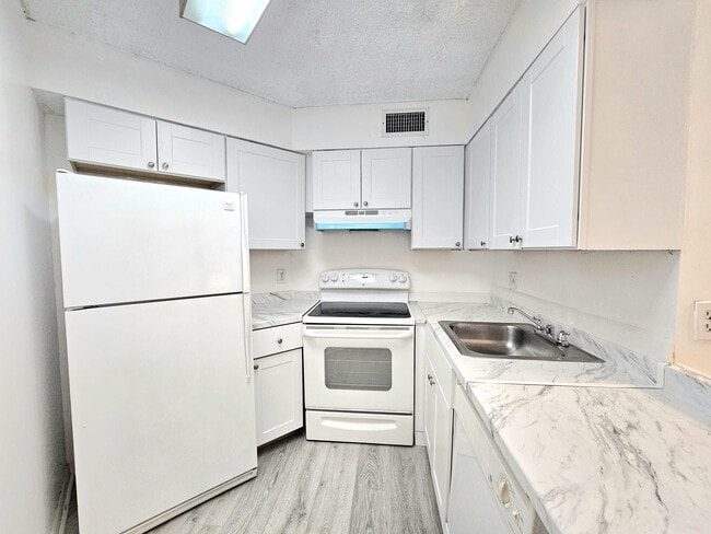 Photo - 213 Lake Pointe Dr Unit 212