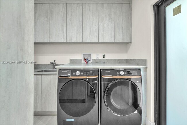 Photo - 4700 SW 110th Ave