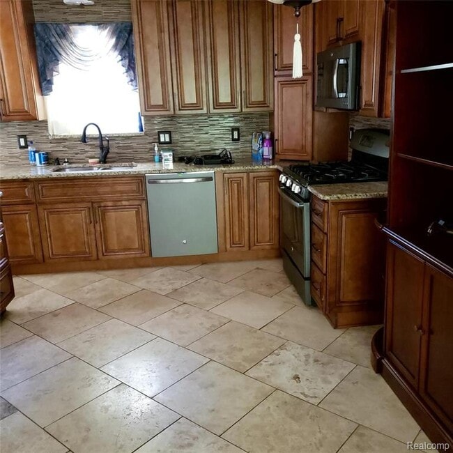 26656 Rouge River Dr