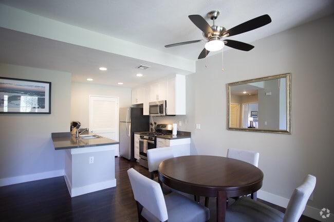 1BR, 1BA-821 SF - Westcreek Apartments