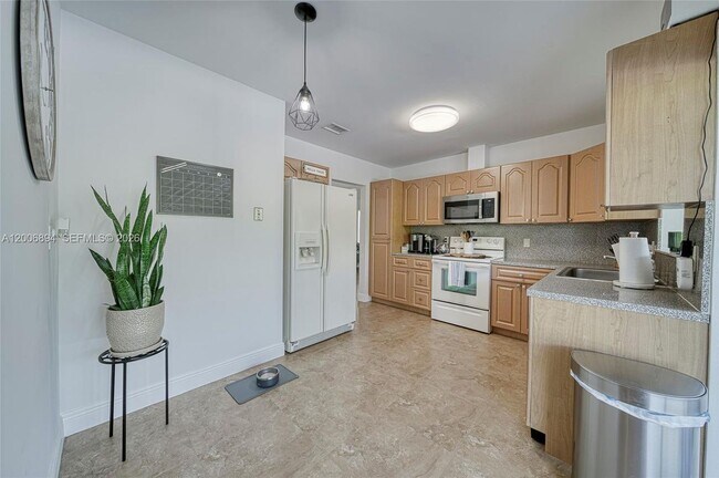 Photo - 10600 SW 80th Ct
