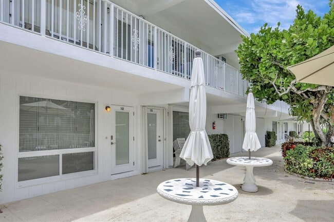 Building Photo - 3215 SE 10th St Unit 102