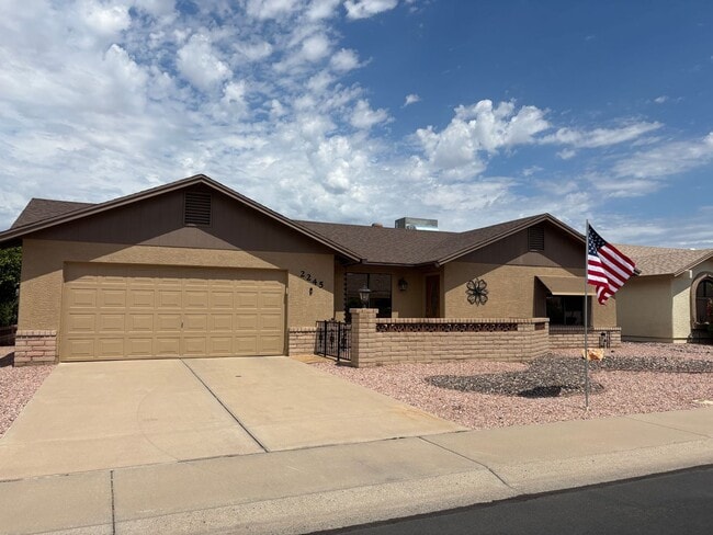 Welcome to this charming updated 2-bedroom... - Welcome to this charming updated 2-bedroom... House