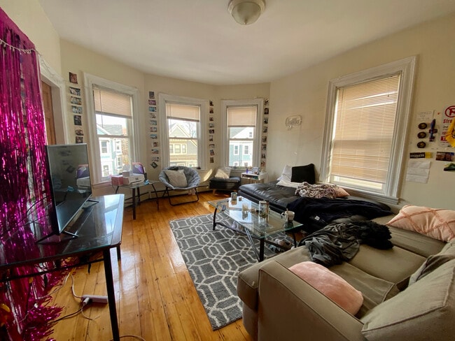 Photo - 103 Calumet St