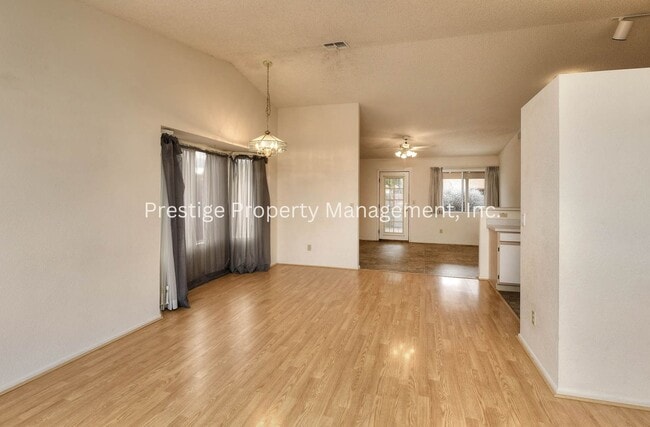 Photo - 3/2 Beautiful Rita Ranch Home With Open Design!!!