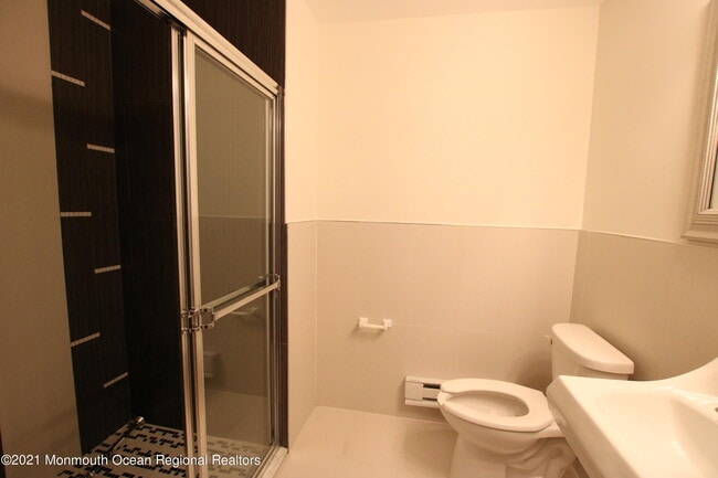Photo - 1003 Bond St Unit 2