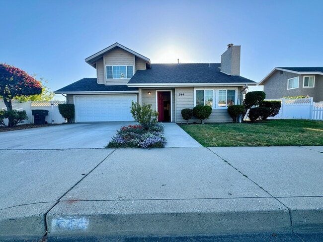 3-Bedroom House, 2-Car Garage, Fenced Yard... - 3-Bedroom House, 2-Car Garage, Fenced Yard...