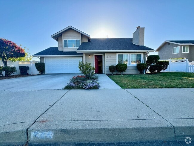 Building Photo - 3-Bedroom House, 2-Car Garage, Fenced Yard...