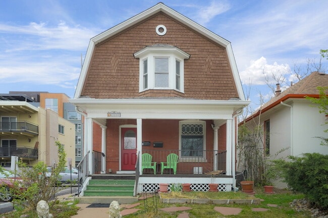 Building Photo - Starter Two Bedroom in Great Neighborhood Unit 2