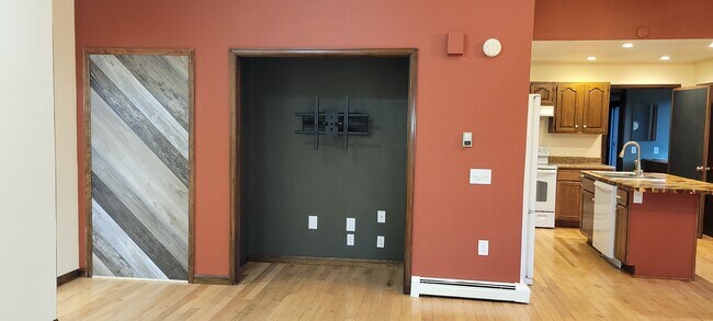 Photo - 6290 Wolff St