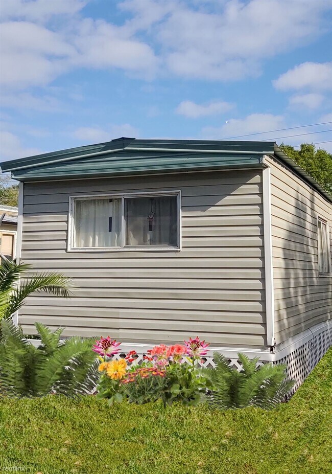 2 br, 1 bath Mobile Home Glennwood and J... Rental For Rent in Tampa
