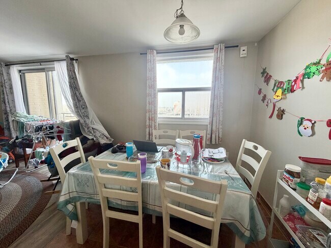 Photo - Fantastic 2 Bdrm * 1.5 Bath * Westmount * Avail March 1st * ALL INCLUSIVE * Unité 1002