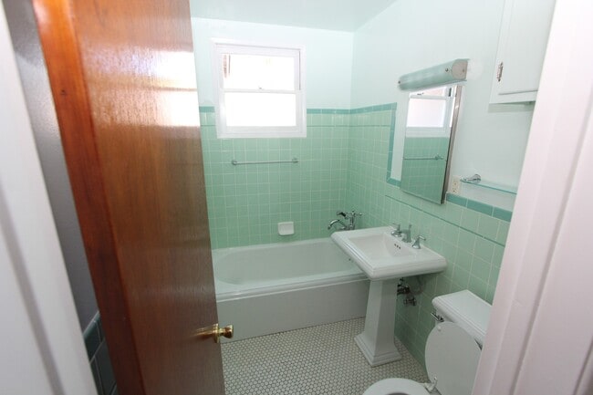 Photo - 117 W Blaine St