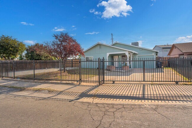 Photo - 290 Lindley Dr
