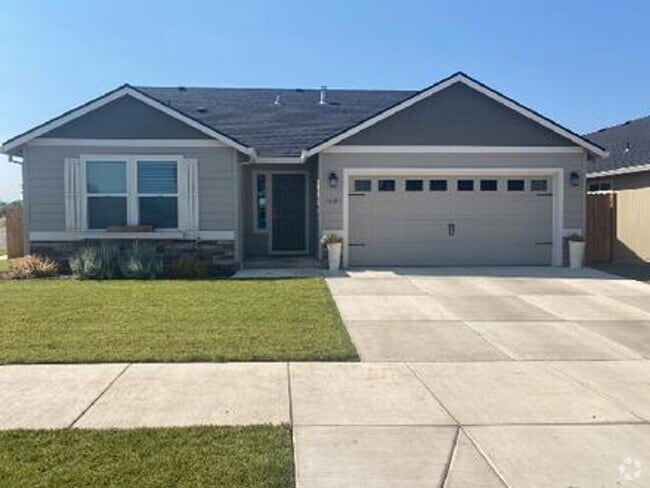 Building Photo - Introducing a charming rental home in East...