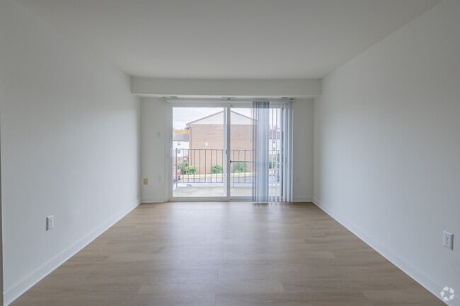 1BR, 1BA-537SF - Anniston - Living Room